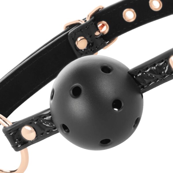 BÂILLON BDSM À BOULE À TROU NOIR EN CUIR VEGAN Baillons & Gag 26 € sur AnVy.fr, le loveshop engagé